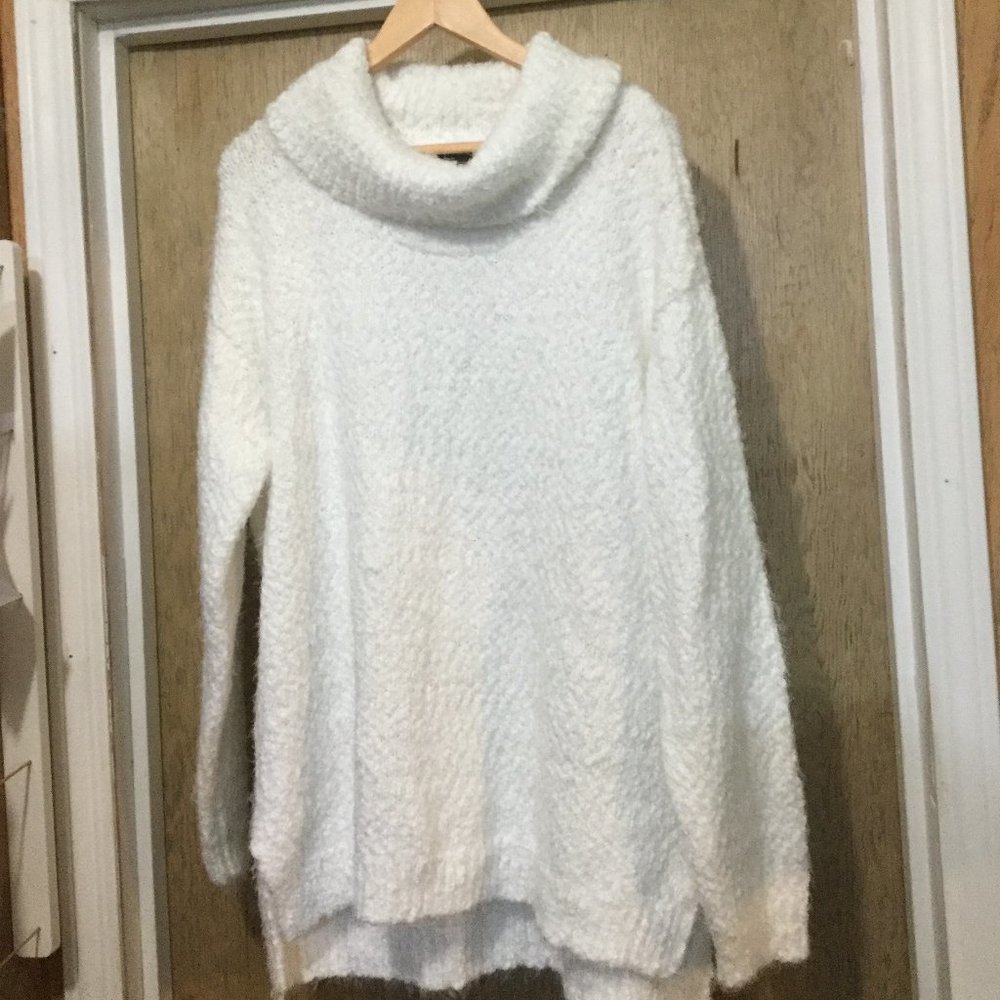 NWT super soft Reaction by  Kenneth Cole cowl neck plus size